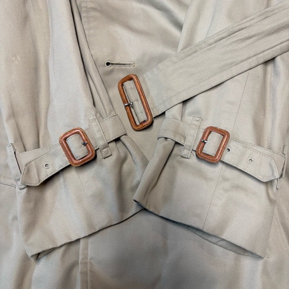 Burberry trench coat - Picture 9 of 15